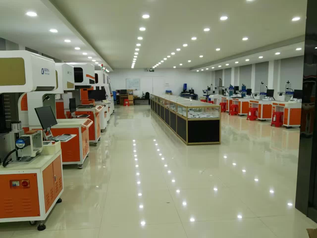 电机马达金属配件上激光打标现场