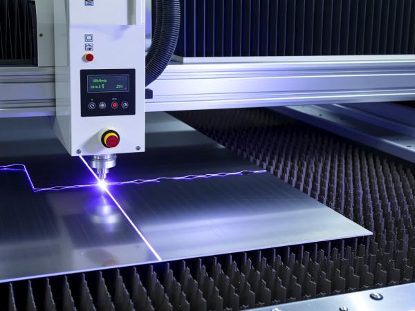 从理论到产线：紫外飞秒激光切割机如何赋能PET膜材制造的全场景升级